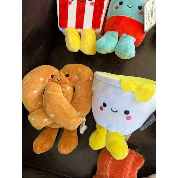 Hallmark “Better Together” Magnetic Plushies - Picture 5 of 8